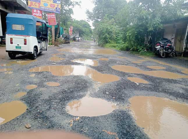 खस्ताहाल हो चुके सड़कों के मरम्मत के की मांग को लेकर 24 को होगा प्रदर्शन