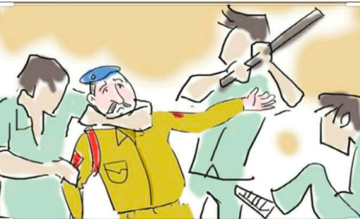 आरोपियों को पकडने गई पुलिस टीम पर हमला, जान बचाकर भागे थानेदार, आरक्षक को पंचायत भवन में बंधक बनाकर पीटा