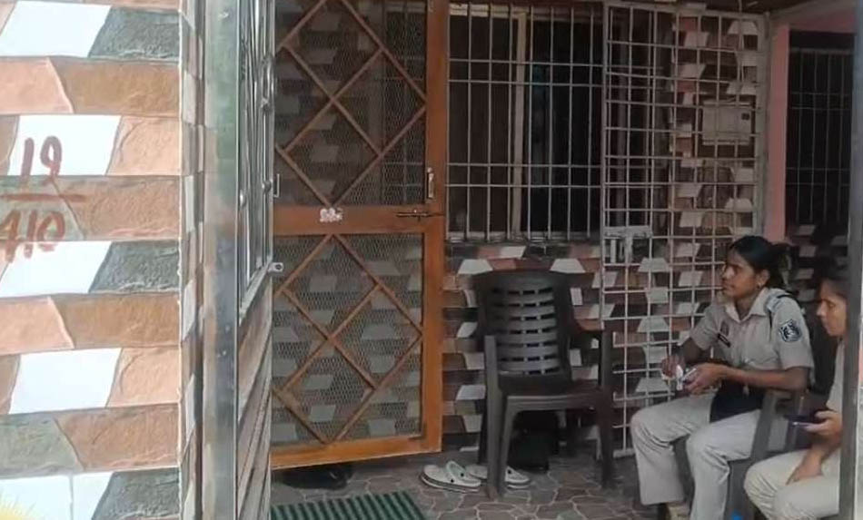 शराब कारोबारी के ठिकानों पर ACB-EOW की छापेमारी, कई अहम दस्तावेज किये गए जब्त