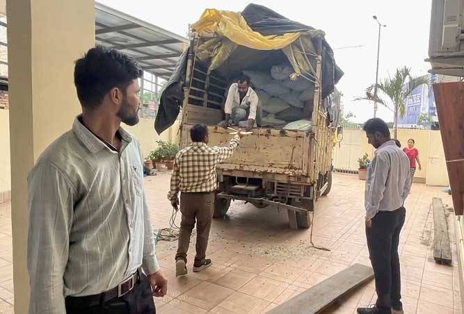सरकारी चावल की कालाबाजारी पर अरुण ट्रेडर्स पर छापा, दुकान व गोदाम सील