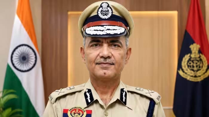 पुलिस हेडक्वार्टर में फंदे से लटका मिला त्रिपुरा के डीजीपी अनुराग धनखड़ का शव , मचा हड़कंप