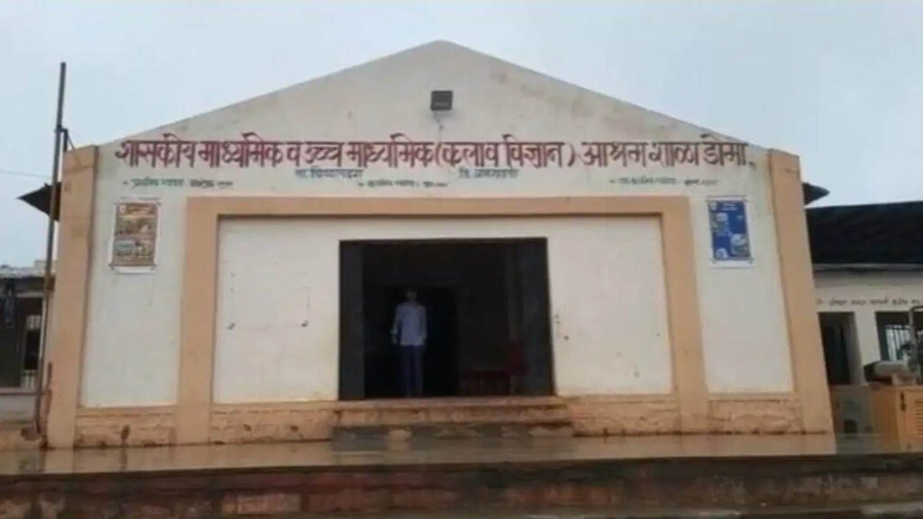 महाराष्ट्र के अमरावती जिले में 300 छात्राओं ने भूत-प्रेत के डर से छोड़ा स्कूल
