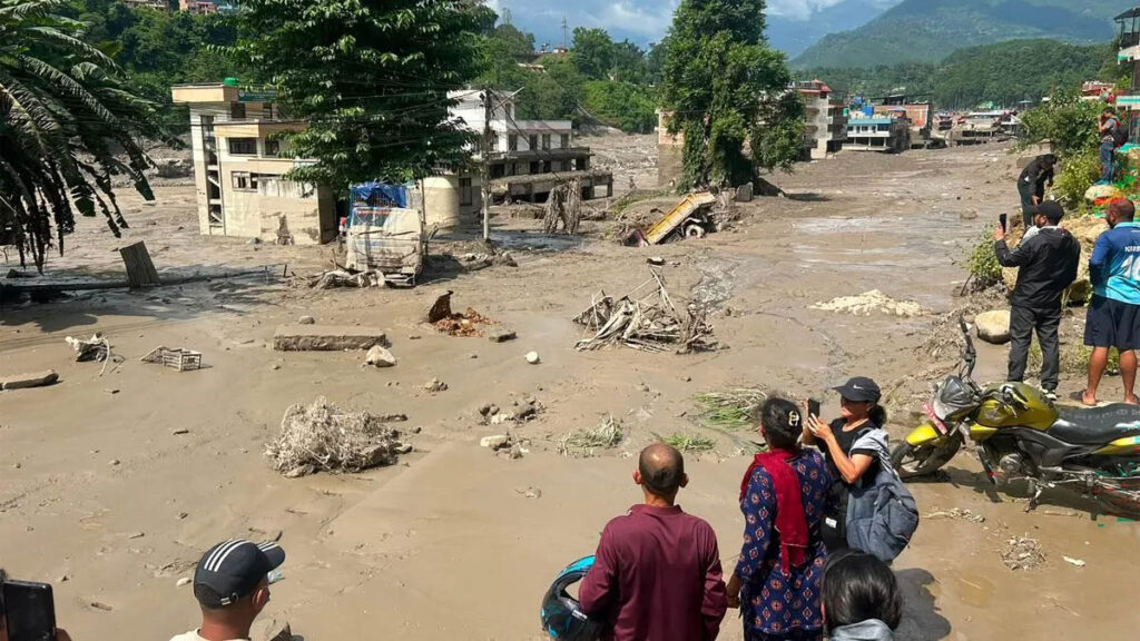 नेपाल में बाढ़ से तबाही, सात लोगों की मौत; चीन सीमा के पास तैनात 9 जवान भी लापता