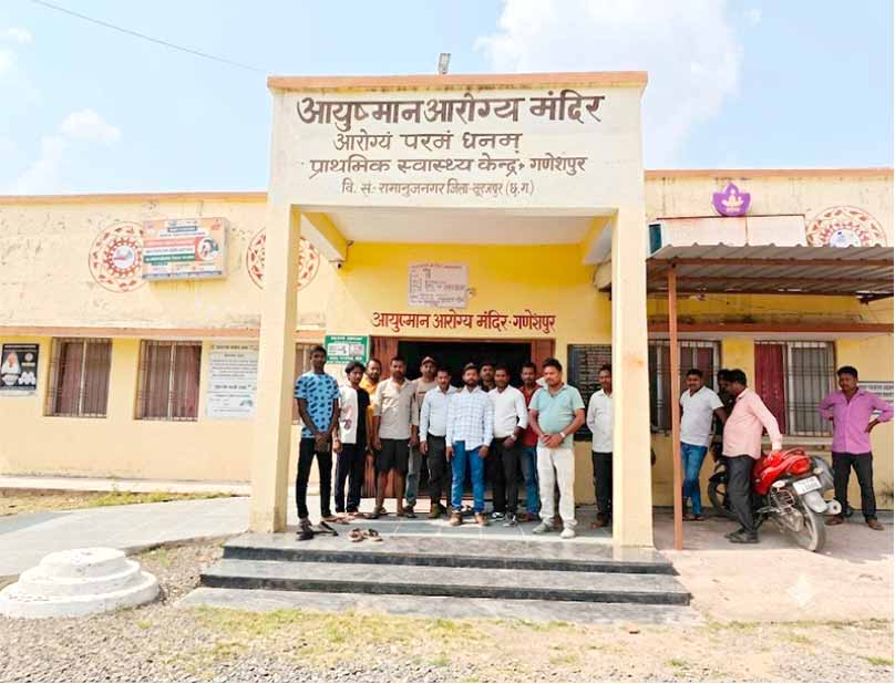प्राथमिक स्वास्थ्य केंद्र में ताला बंद और डॉक्टर- नर्स गायब, अस्पताल के सामने प्रसव से नवजात की मौत