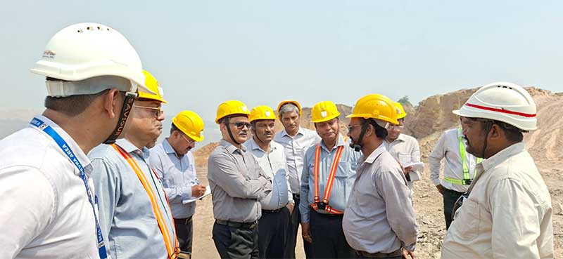 कोल इंडिया चेयरमैन ने किया एसईसीएल की गेवरा खदान का दौरा, ऑपरेटरों और श्रमिकों से की सीधी बातचीत